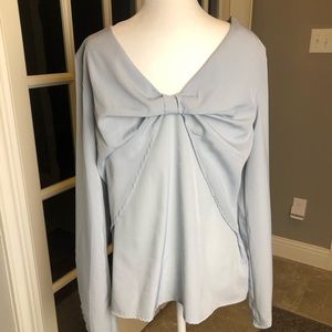 Back bow blouse